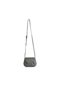 Grå läder crossbody-väska med rundad form, lockstängning och en lång justerbar axelrem. Slät textur med subtila sömnadsdetaljer.