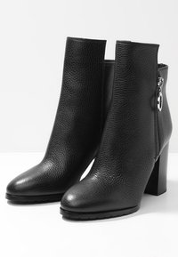 HUGO Bottines - black