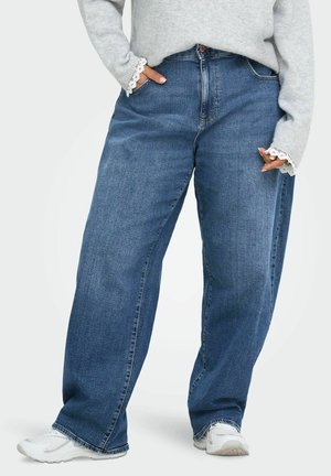 ONLY Carmakoma, BARREL FIT JEANS CARZOEY MID WAIST WIDE LEG FIT JEANS - Coupe large - dark blue denim