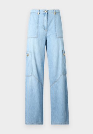 Light blue wide-leg jeans made of denim. Features large side pockets, stitched details, and a button closure with gold accents.