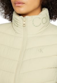 Calvin Klein Jeans Vinterjacka - beige