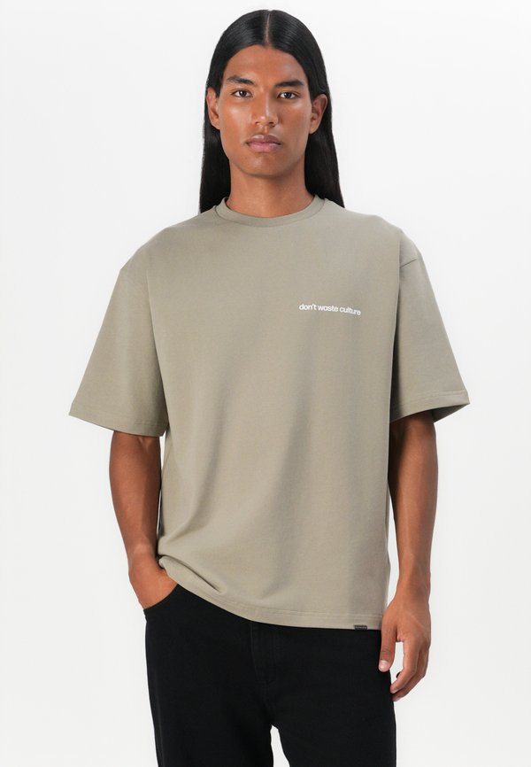 CLEO UNISEX - Print T-shirt - sage4