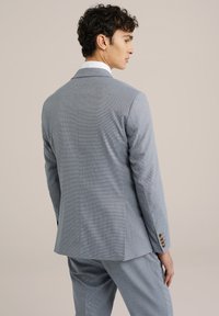 Thumbnail Image 3