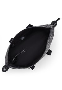 Grå mönstrad handväska inuti med svart foder; har en dragkedjeficka och en nyckelringklämma. Texturerad tyg och två handtag upptill.