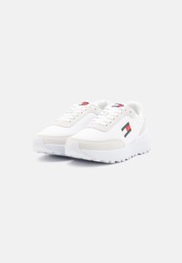 Tommy Jeans W TECH RUNNER ESS - Zapatillas - white