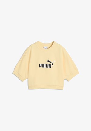 Lys gul cropped sweatshirt med korte ærmer og sort Puma-logo centreret foran.