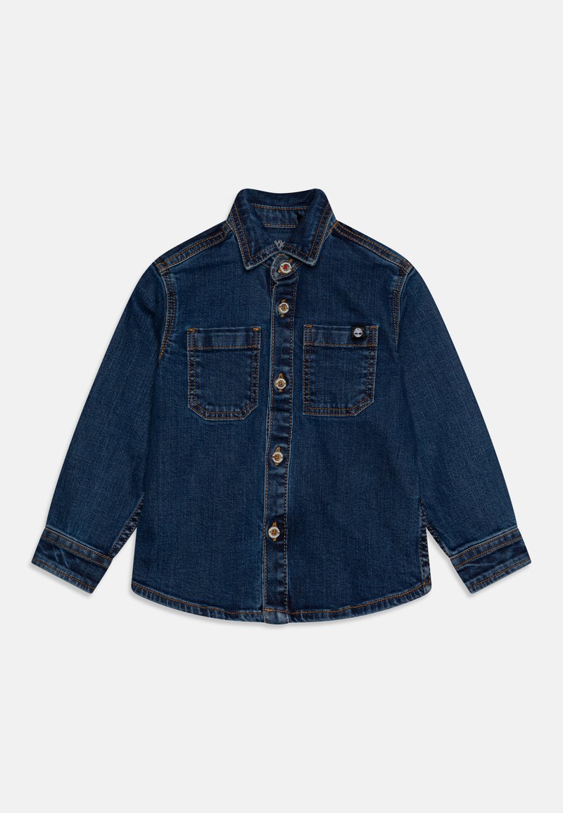 Σκούρο μπλε τζιν μπουφάν με αιχμηρό γιακά, κλείσιμο με κουμπιά, δύο τσέπες στο στήθος και αντίθετες λεπτομέρειες ραψίματος.