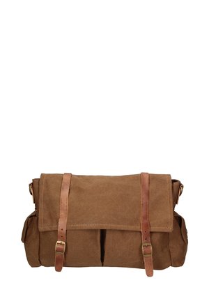 Sac messager en toile marron avec des sangles en cuir, deux fermetures à boucle à l'avant et des poches latérales. Tissu texturé et design structuré.