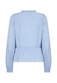 Blusa a righe azzurro chiaro con maniche lunghe e puffate e un colletto arricciato; presenta un fascione elasticizzato per un effetto arricciato.