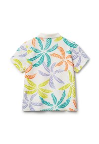 Polo de manga corta en algodón blanco, con un patrón de hojas colorido en turquesa, naranja, púrpura y verde. Detalle de cuello clásico.