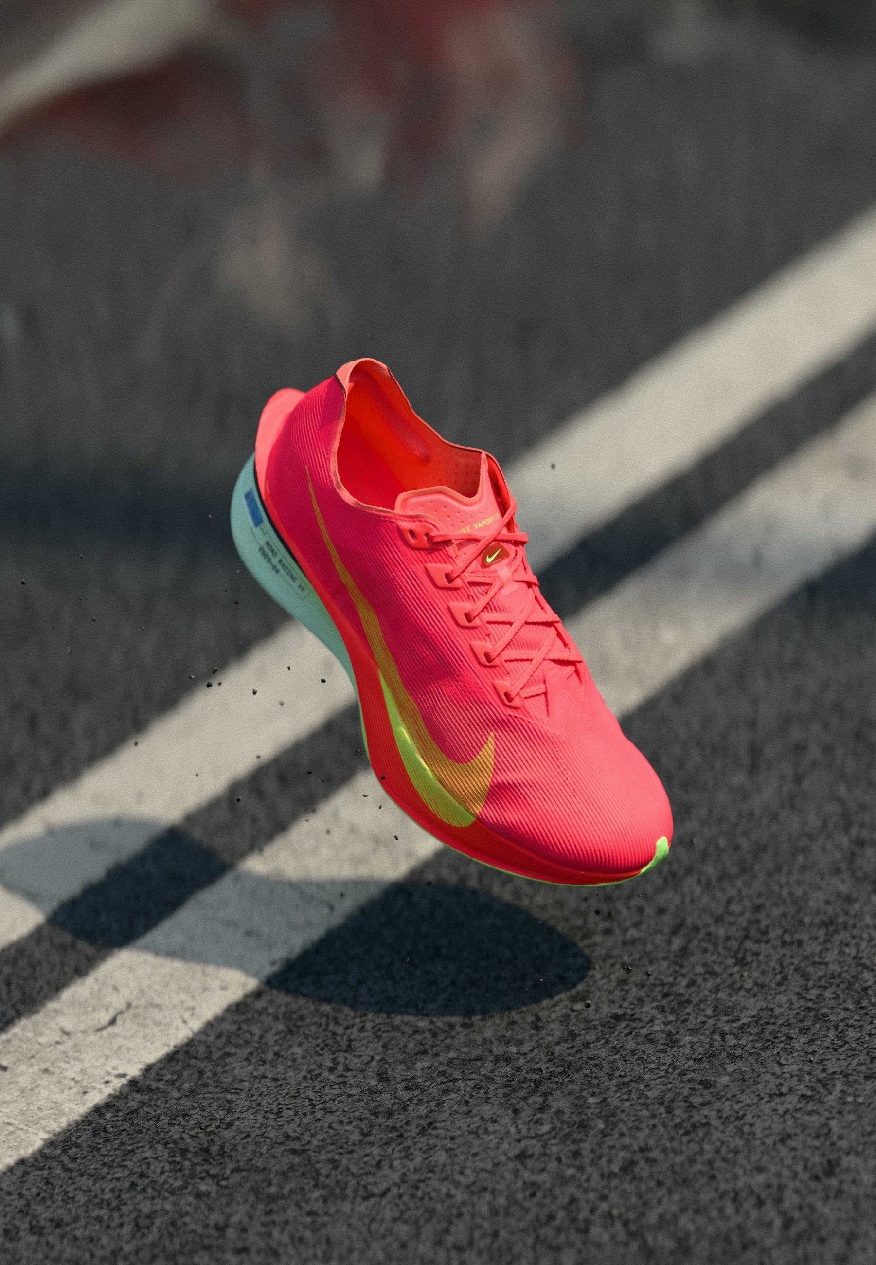 Nike Vaporfly Neon Yellow & Neon Pink Running Shoes Are there different “pinks” for the Nike Vaporfly 3 main image 2
