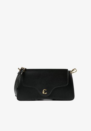 Schwarze Lederhandtasche mit glatter Textur, gewölbtem Klappenverschluss, goldfarbenen Beschlägen, verstellbarem Riemen und einem dezenten, eingeprägten Logodetail.