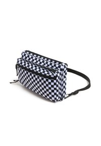 Schwarz-weiße karierte Stofftasche mit zwei Reißverschlussfächern, gepolsterten Seiten und einem verstellbaren schwarzen Tragriemen.