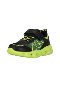 Sort og grøn atletiksko med en tekstureret overdel, neongrøn mellemsål og justerbar velcrorem. Har gule accenter og rund tå.