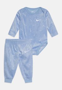 Nike Sportswear BABY ESSENTIALS PANT UNISEX SET Body blue/blau