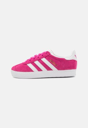 GAZELLE UNISEX - Zapatillas - semi lucid fuchsia/footwear white/gold metallic