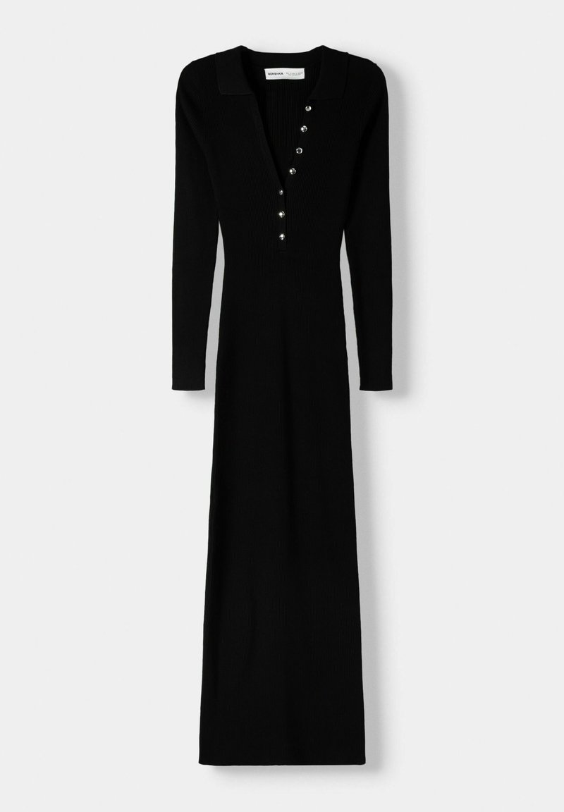 Abito nero a maniche lunghe in tessuto a coste, con colletto, una fila di bottoni con cinque bottoni e una silhouette aderente.