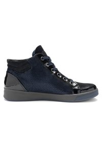 Sneaker uomo blu navy alto con tessuto strutturato, dettagli in pelle verniciata nera, chiusura con lacci e suola in gomma grigia.