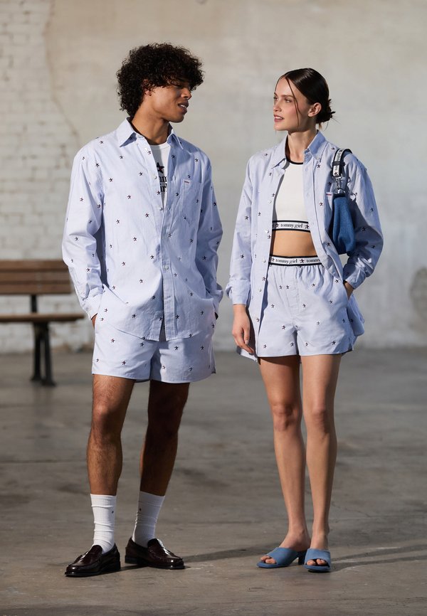 GIRL EMBROIDERED SHORT UNISEX - Shorts - ithaca