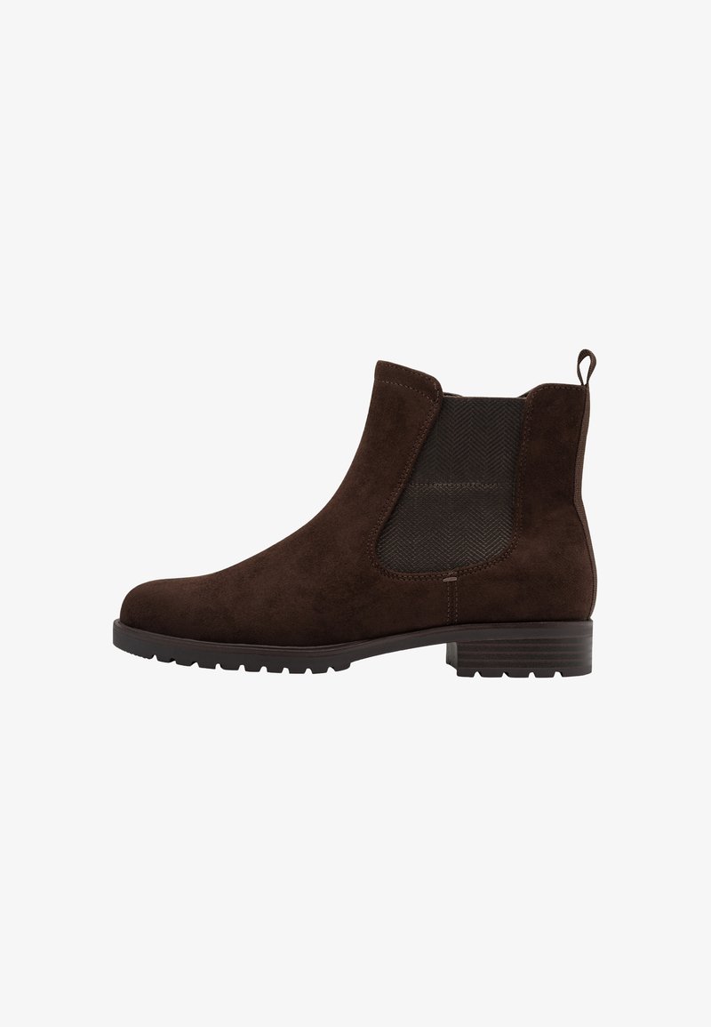 Bottine Chelsea en daim brun foncé avec panneau latéral élastique, languette au talon et semelle basse à bloc avec crampons.