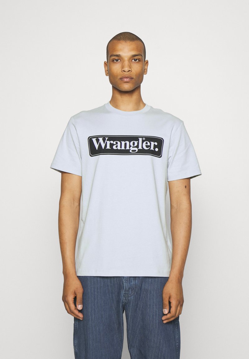 Pánské tričko Wrangler POCKET TEE FIERY RED W7B8EEXBP
