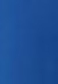 Blått tyg med en slät, matt textur, jämnt färgat utan mönster eller märkbara detaljer.