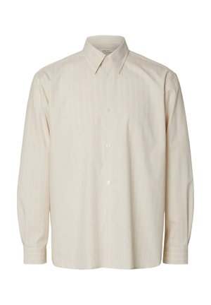 Lys beige skjorte med lange ærmer og knaplukning, lodrette striber i lysegrøn og blå, samt en klassisk krave. Blød, glat stofstruktur.