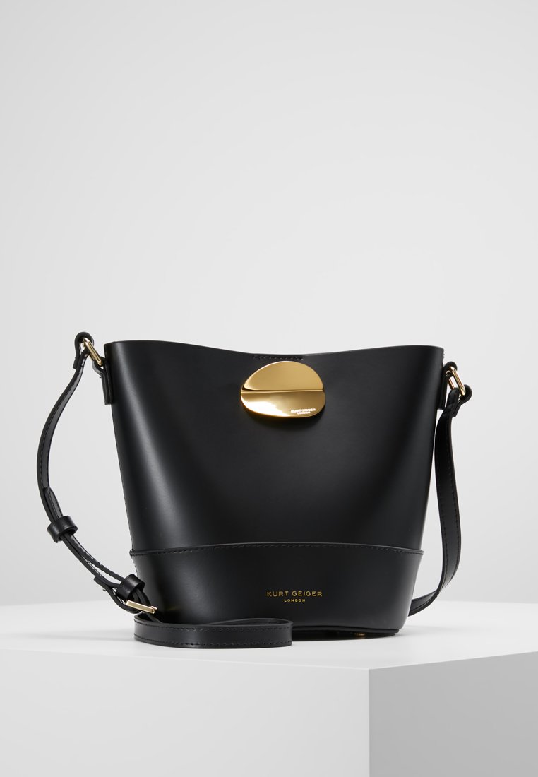 Kurt Geiger London PETAL BUCKET BAG Skulderveske black Kurt Geiger London PETAL Håndveske black Zalando.no