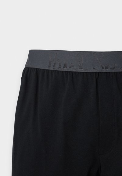 Μαύρα βαμβακερά μποξεράκια με σκουρόγκρι ελαστική μέση, διακοσμημένη με το κείμενο "Paul Smith" σε διακριτικό ανάγλυφο μοτίβο.