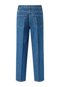 Plave traperice ravnog kroja, s dva stražnja džepa i suptilnim detaljima šavova. Teksturirani materijal s klasičnim završetkom.