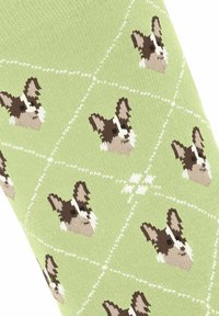 Zielona dzianina z powtarzającym się wzorem psich głów, głównie w kolorze brązowym i białym, w układzie w diamentową siatkę.