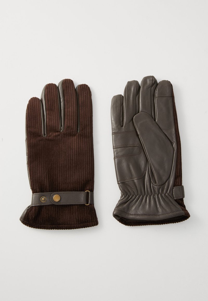 Een paar bruine handschoenen met corduroy stof bovenop en leren handpalmen, met knoopstrapjes bij de polsen, plat gelegd op een witte ondergrond.
