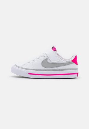 COURT LEGACY - Sneakersy niskie - white/light smoke grey/pink prime/kumquat