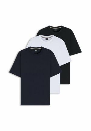 Trois t-shirts unis à col rond en noir, blanc et marine, superposés et présentés sur un fond blanc.