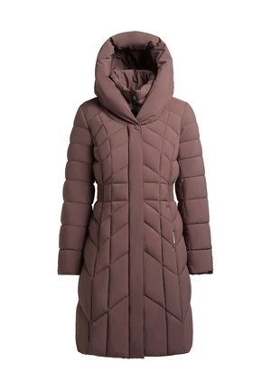Brązowa puchowa kurtka z wysokim, oversize'owym kapturem, długimi rękawami oraz wzorem w przeszycia w kształcie diamentów, wyposażona w przedni zamek błyskawiczny i boczne kieszenie.