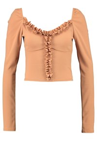 Upravený top s dlouhým rukávem ve světle béžové látce s volánkovým dekoltem a předním detailem. Hladká textura s kratším střihem.