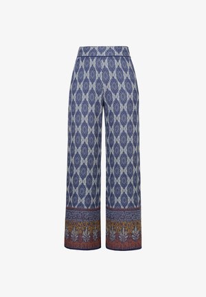 Pantaloni a gamba larga con motivo geometrico blu e bianco, con bordo decorativo multicolore vicino all'orlo.