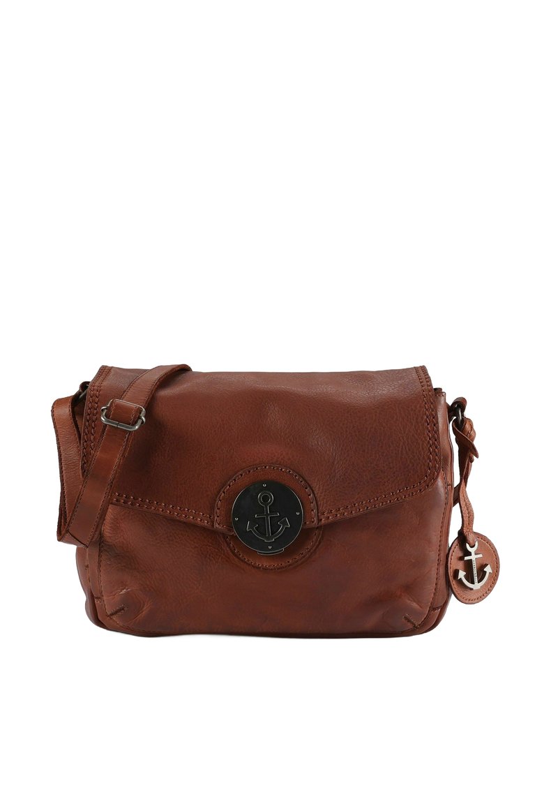 Borsa a tracolla in pelle marrone con emblema a ancora, tracolla e targhetta decorativa. Finitura testurizzata con dettagli cuciti.