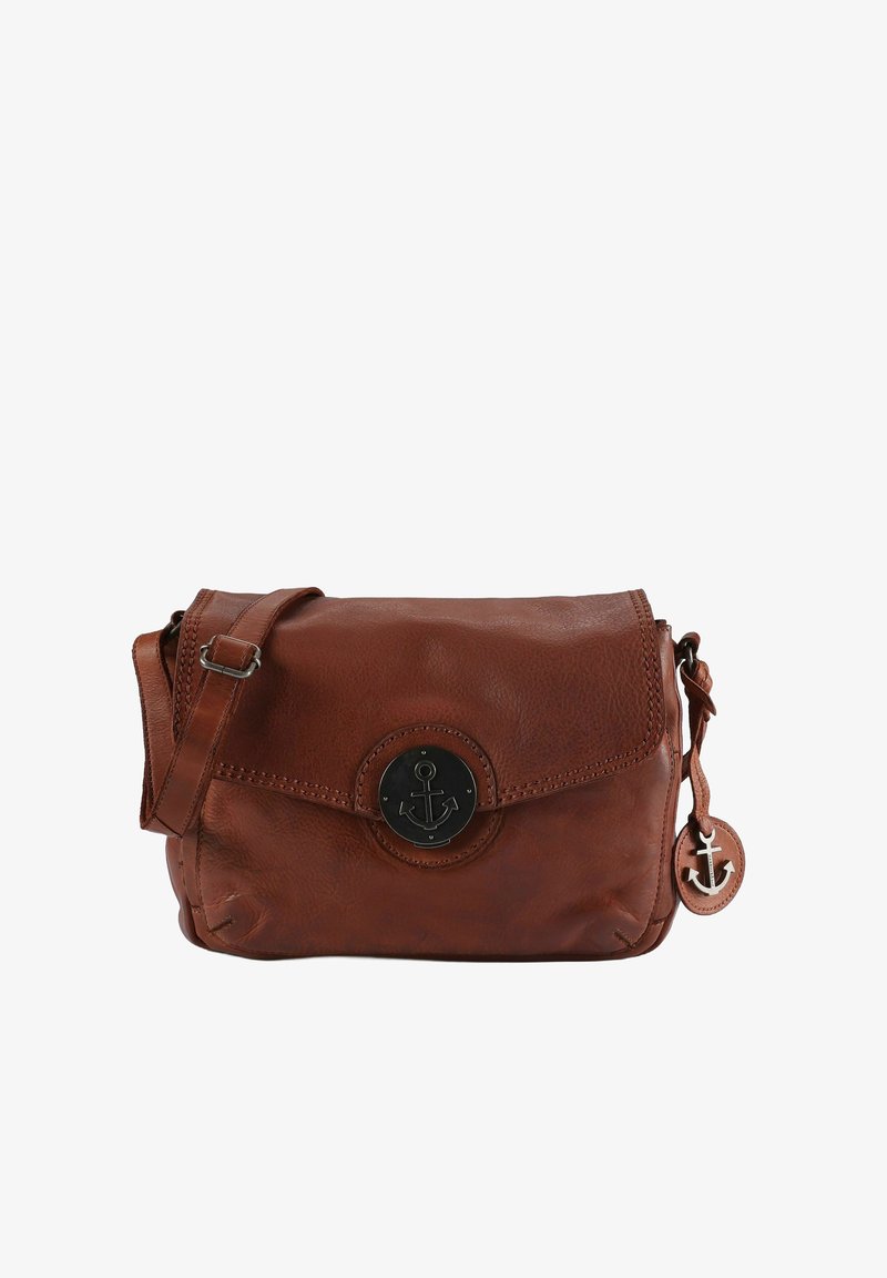 Borsa a tracolla in pelle marrone con emblema a ancora, tracolla e targhetta decorativa. Finitura testurizzata con dettagli cuciti.