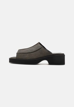 ECKHAUS LATTA FRAME SLIDE UNISEX - Pantolette flach - grey