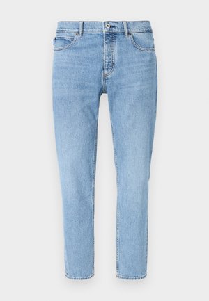 Lichtgewassen denim jeans met een rechte pijp, vijf zakken en een knoopsluiting. De stof heeft een zachte textuur met zichtbare stiksels.