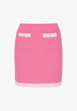 Rózsaszín, texturált kötött miniszoknya két első zsebbel, világos rózsaszín szegéllyel és gyöngy gombokkal a zsebfedőkön.