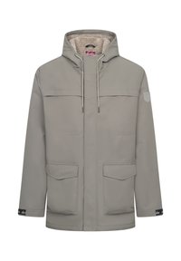 Lys grå parka-jakke med en fleece-foret hætte, forlommer og justerbare snore. Har et logo-patch på skulderen.