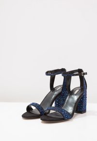 Carvela Sandály na vysokém podpatku - blue