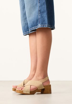 sacha, Sandalen met plateauzool - beige