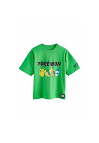Roheline puuvillane T-särk, millel on graafika neljast Pokémoni tegelasest ja tekst "POKÉMON" mustas värvuses, ning sildiga logo allääres.