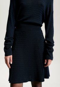 Tommy Hilfiger Stickad klänning - dark blue