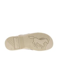 Shoe sole in beige rubber with a textured grip, featuring a horse graphic and brand name "MUSTANG" embossed in a rectangular patch.