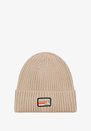 Gebreide beanie in lichtbeige met gestructureerde ribbels, voorzien van een omgevouwen rand en een rechthoekig merklabel met berggraphics.