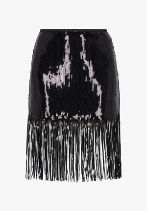 Falda negra con lentejuelas y detalles de flecos en el dobladillo. Textura lisa con un diseño ajustado. Apariencia elegante y brillante.